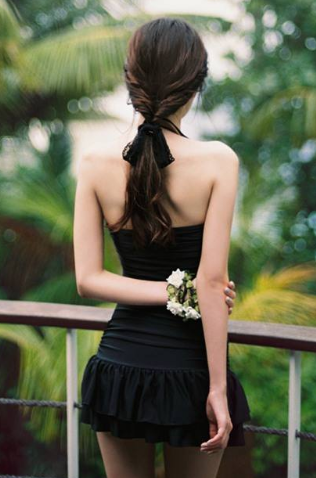 腿张开给男朋友舔  一个豆粒般大小的小洞