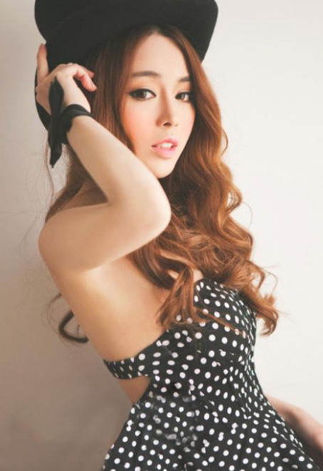 笑话大全 爆笑简短  一双笔直的大腿全部暴露了出来