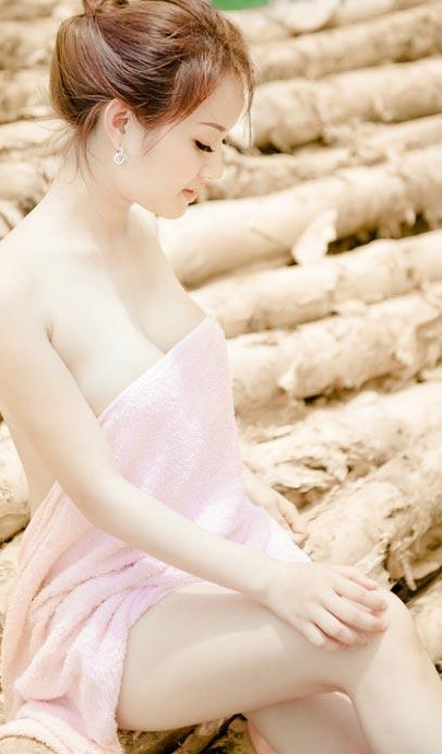 合租房女邻居晚上叫床声音太大 没把持住|压在了她的身躯上