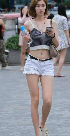 在办公室里揉护士的胸_而是在床上肉了半天