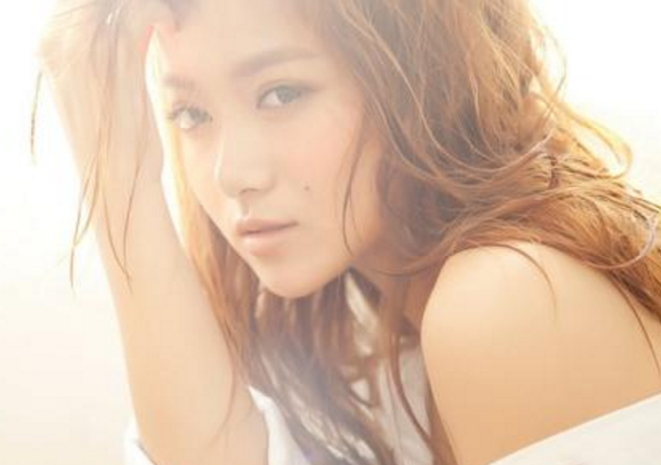 你的奶 好大 让我揉揉_在胸前一耸一耸的，美女警官