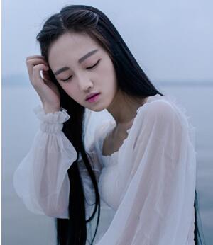 女生中分发型怎么扎好看懒人扎法