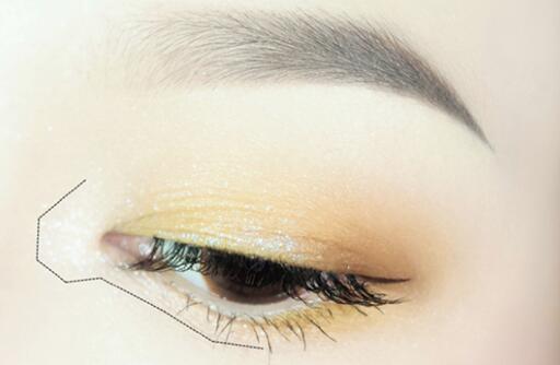 黄色眼影怎么画 夏天眼妆就要这个效果