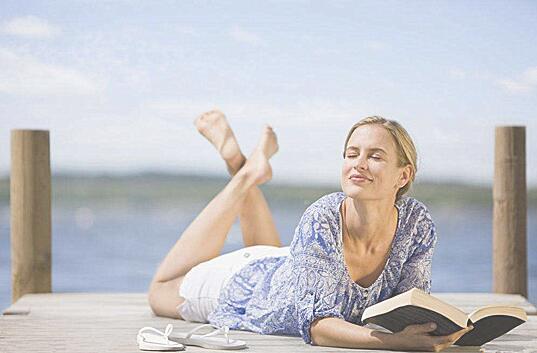 晒太阳的好处 晒太阳能治疗降低抑郁症的发生