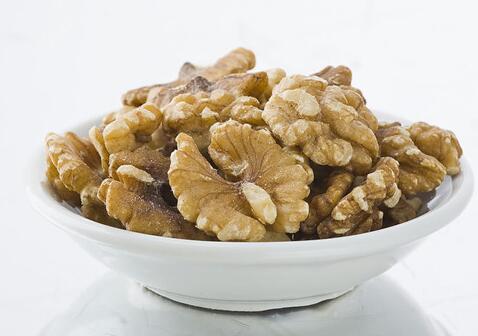 核桃吃多了有什么害处 多吃不会对我们身体的帮助更大