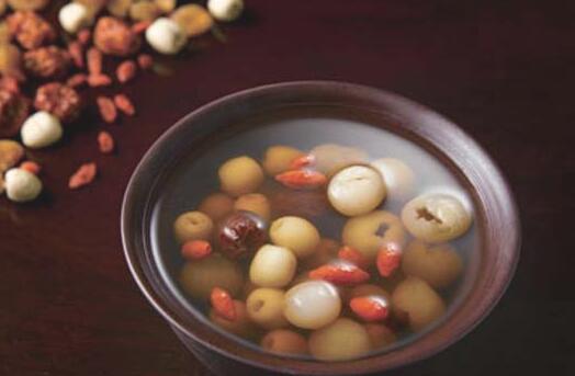 红枣枸杞桂圆泡水喝的好处 保健养生的绝佳食物