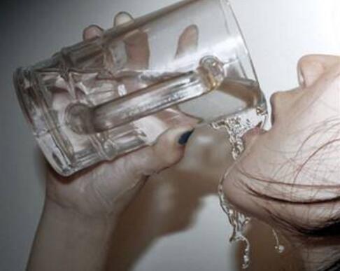喝水都要小心 错误喝水危害健康