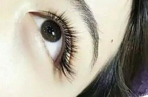 凡士林可以增长睫毛吗 凡士林主要的功效成分是生育酚