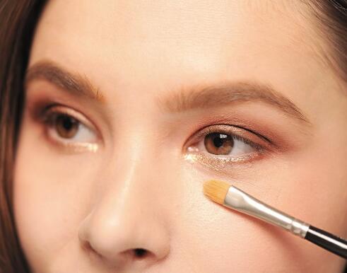 眼皮一单一双该怎么办