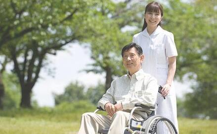 老年性白内障手术后眼压高应该怎么办