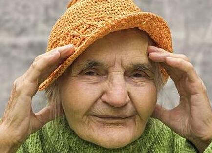 老人冬季戴帽有三大好处