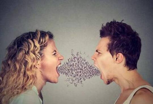 男友以怕我多心为理由，多次和异性进行私密聊天