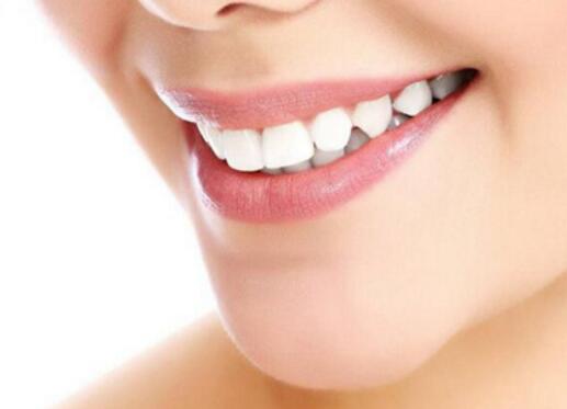 口臭就是蛀牙的后遗症 该怎么办？