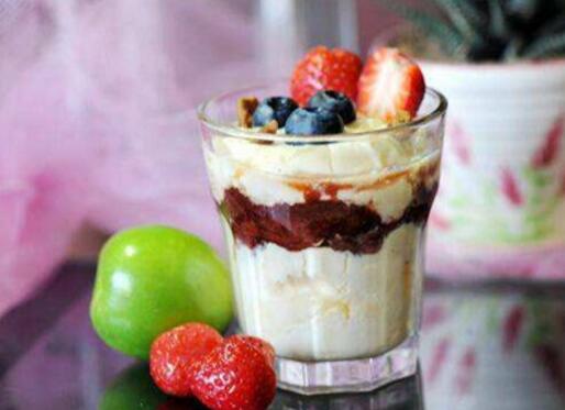 喝酸奶好处多 酸奶具有生津降脂作用