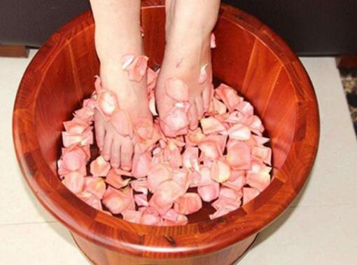 女生一到晚上就脚冷 学会这几招让你不再失眠