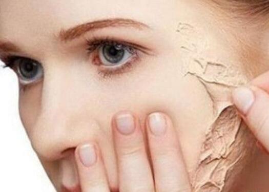 粉底液浮粉原因 粉底液不服帖非常假不自然