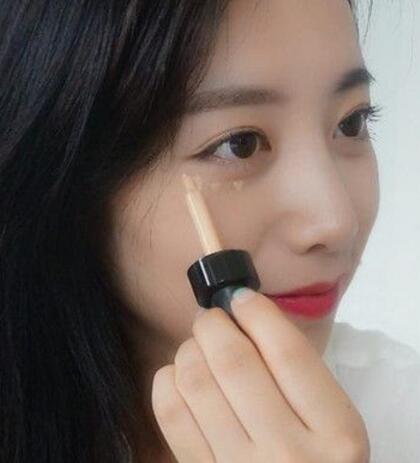 为什么粉底液会变暗沉 可能是粉底颜色没选对