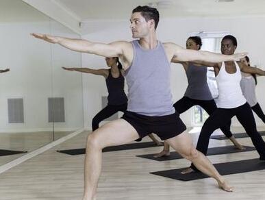 瑜伽对于男性缓解压力 增强力量和改善体质很有帮助