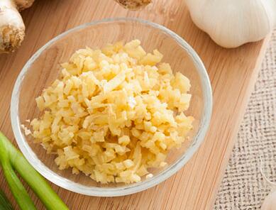 喝大蒜水的副作用 引起肠胃不适