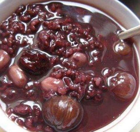 五谷杂粮粥 能够养颜美容调节身体