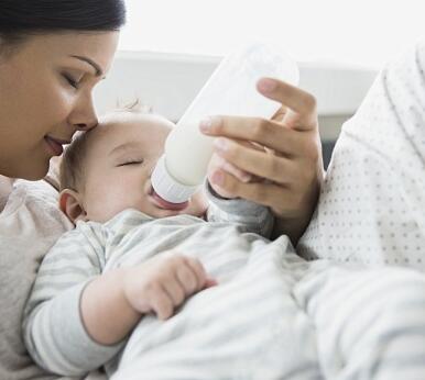 分析分析你家宝宝不好好吃奶的原因