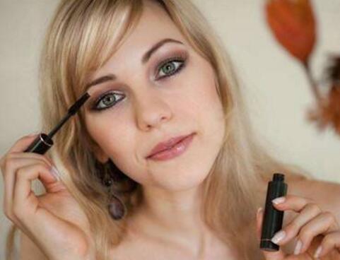 每天上妆是否伤害肌肤 真相超出女生想象