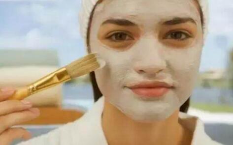 导致秋季脸部皮肤干燥的重要原因是什么