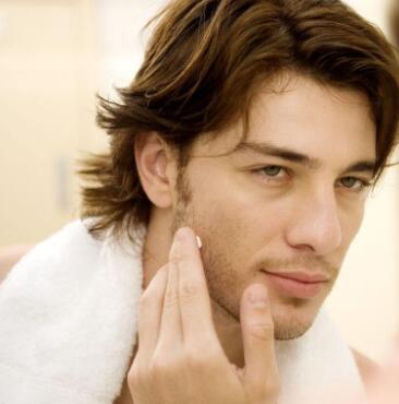 男士夏天该如何护肤 夏天皮肤问题容易增多