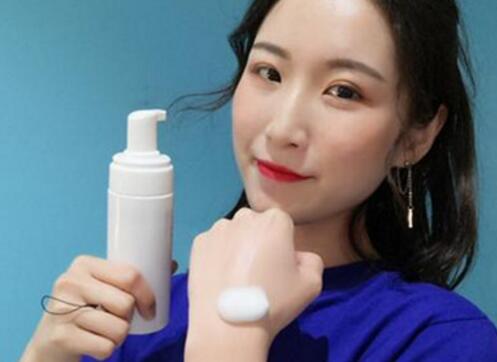 女生用蜂蜜水洗脸 对于肌肤的修护效果尤其好