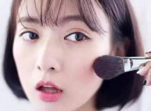 腮红绚丽明彩 可以帮助提升气血