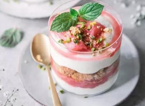 让女性加速衰老的食物 都是你爱吃的