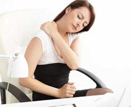 每天坐办公室的女性 久坐的危害远远大过于你的想象