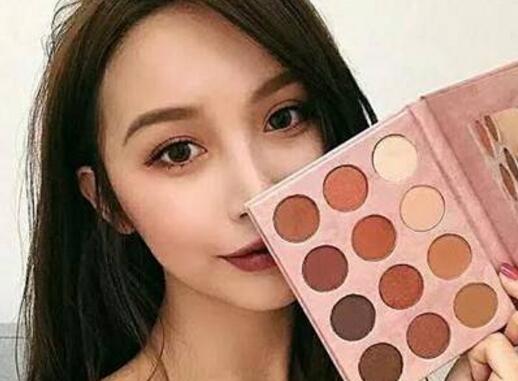 眼影画出精致美感 气质蕴藏在眼睛当中
