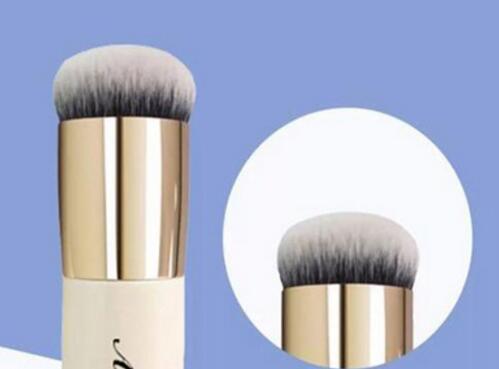 女生想要画出美美的妆容 化妆刷才是最重要的