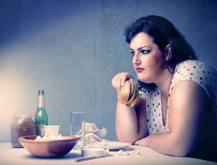 熬夜吃宵夜的危害 还会影响睡眠