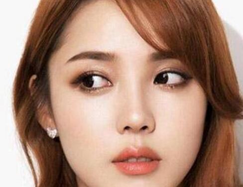 化妆如何精致持久 三个小技巧让女生妆感更好看