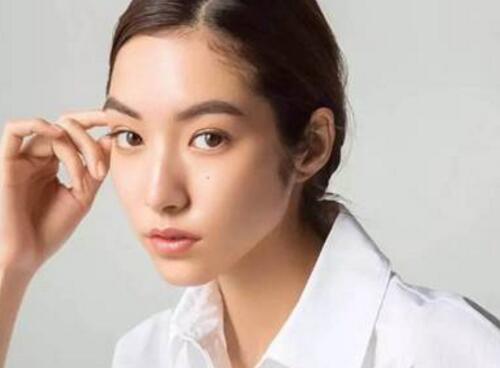 保湿抗老的眼霜别浪费 对面部有着重大的作用