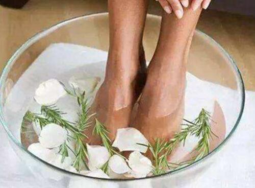 睡前做这三件事 让女性容光焕发更美丽