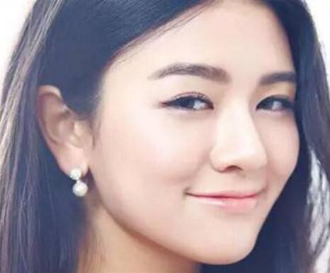 清爽粉蓝配色彩妆 让妆容看起来更加美丽