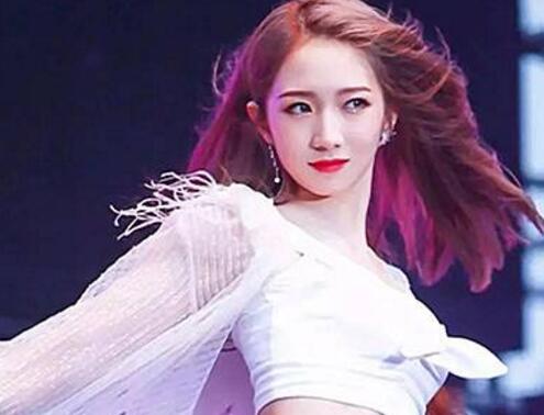 女生根据肤色选择美瞳 让你的眼妆提高好几个档次