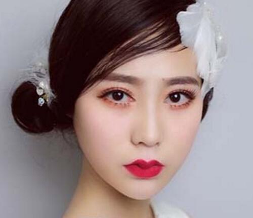 适合短发女生的发饰推荐 让你增加柔和美