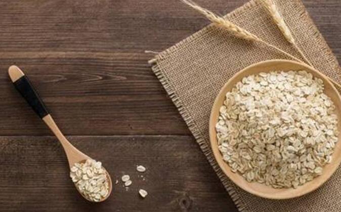 女生头发易出油要注意 导致头发失去强健活力