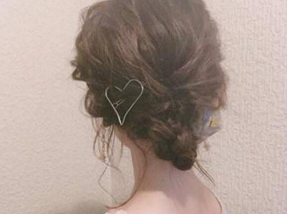 专属及腰长发的几款发型 清新婉约而且还独特