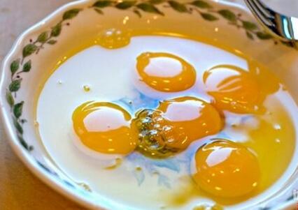 蒜苗炒鸡蛋食材简单 做法也简单易学