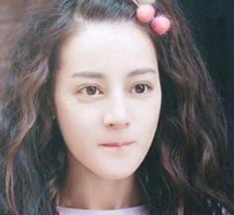 迪丽热巴钟爱苹果头造型 让你甜美无比