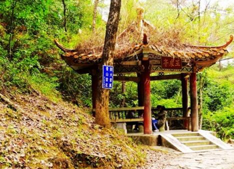 假期登高注意这些事 多补水防感冒