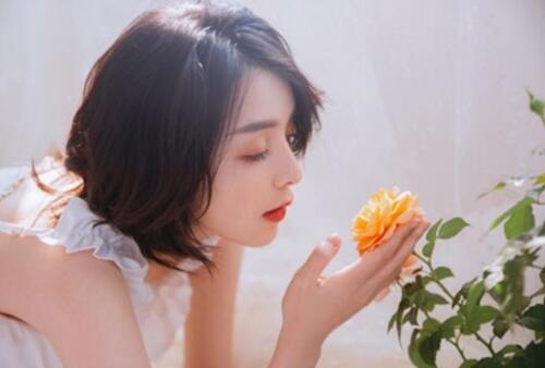 女生选对伴侣很重要 因为爱需要人精心灌溉