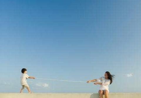 对孩子严厉到底好不好 家长们持有自己的观点