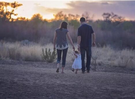 宝宝摔倒之后 正确的安慰方式