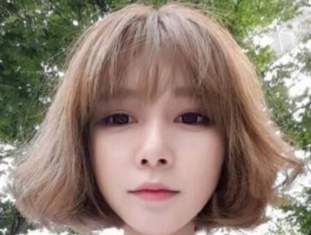 女生想要发型好看 编发技巧让你随时变换发型